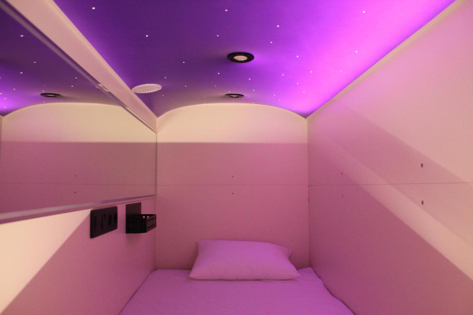 Av-3 Capsule Hotel Kijev Kültér fotó